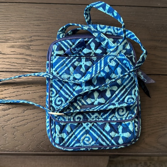 Vera Bradley Hip cross body bag. Brand new no tags . - Picture 4 of 5